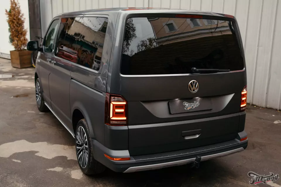 Оклеили Volkswagen Multivan в сочетание матового и глянцевого полиуретанов! Выполнили химчистку салона